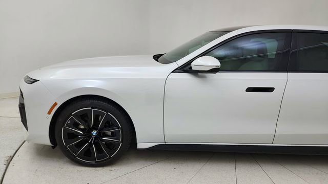 Used 2025 BMW 740i xDrive image 9