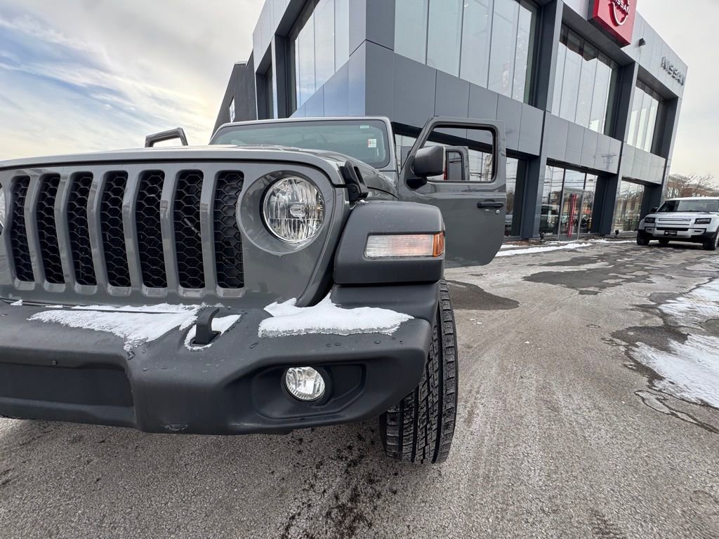 Used 2020 Jeep Gladiator Sport w/ Quick Order Package 24S image 10