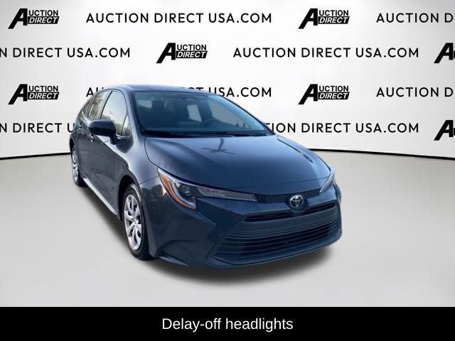Used 2023 Toyota Corolla LE image 3