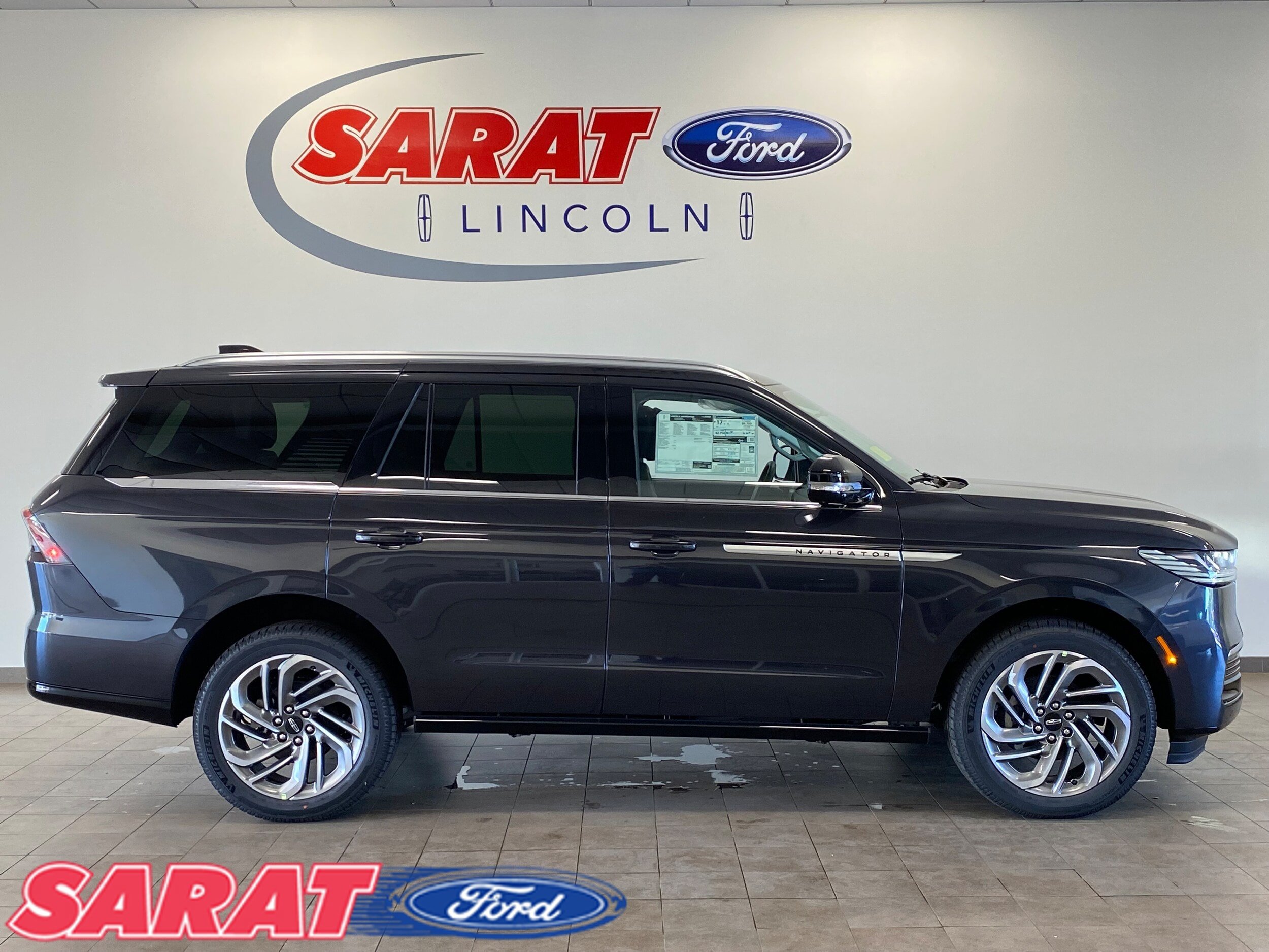 New 2027 Lincoln Navigator Reserve AWD/4WD image 1