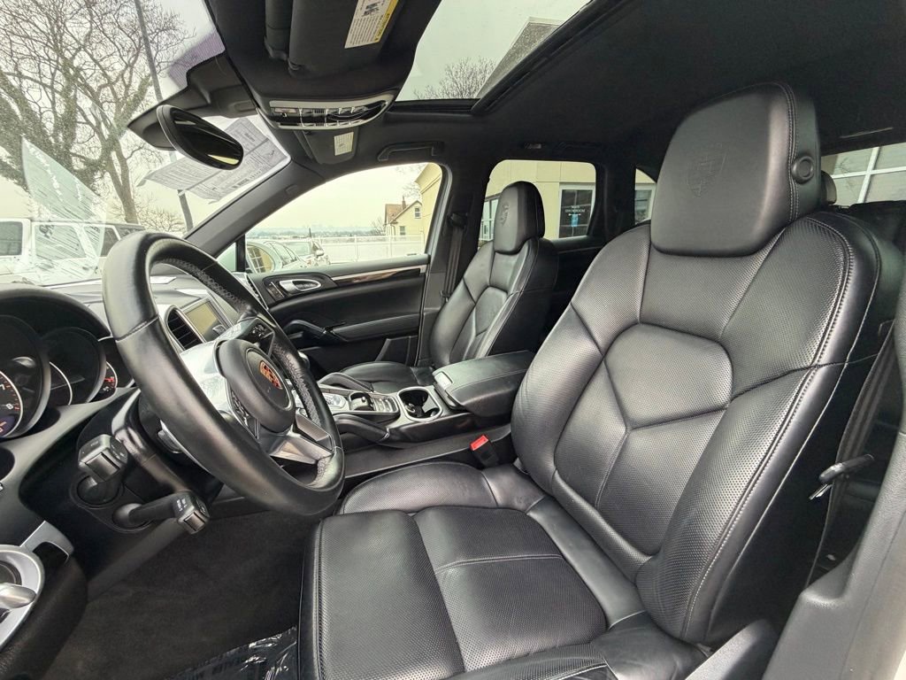 Used 2017 Porsche Cayenne Platinum Edition image 10