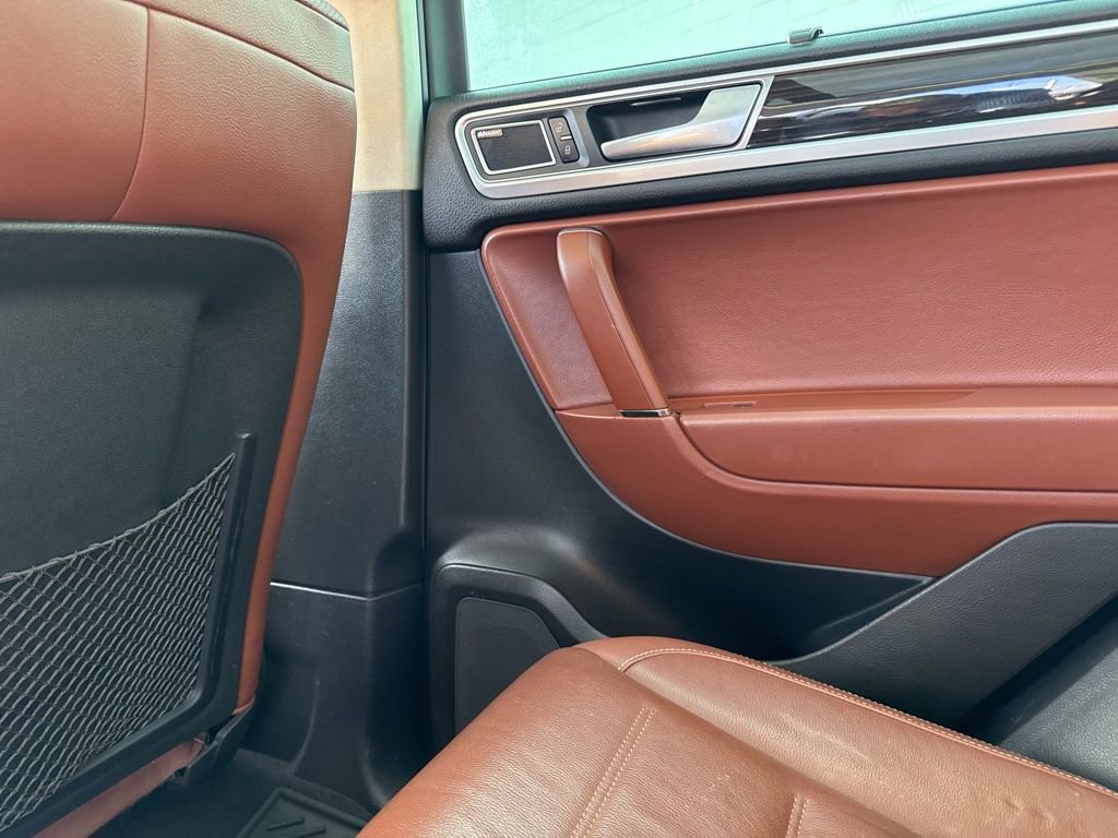 Used 2016 Volkswagen Touareg Executive image 15