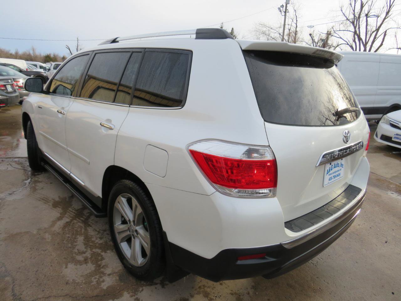 Used 2012 Toyota Highlander Limited w/ Tow Pkg FWD image 6