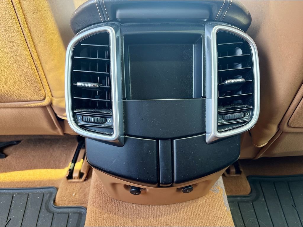 Used 2016 Porsche Cayenne S image 17