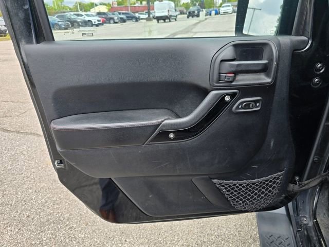 Used 2012 Jeep Wrangler Unlimited Sahara image 9