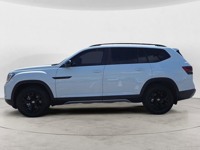 Used 2024 Volkswagen Atlas Peak Edition SE AWD/4WD image 2