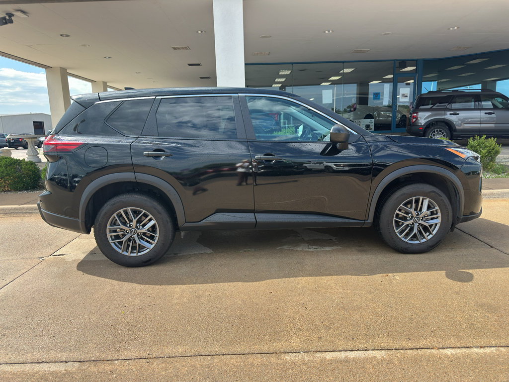 Used 2024 Nissan Rogue S AWD/4WD image 7