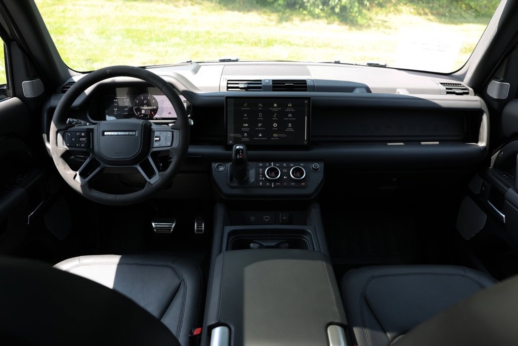 Used 2024 Land Rover Defender 130 V8 image 4
