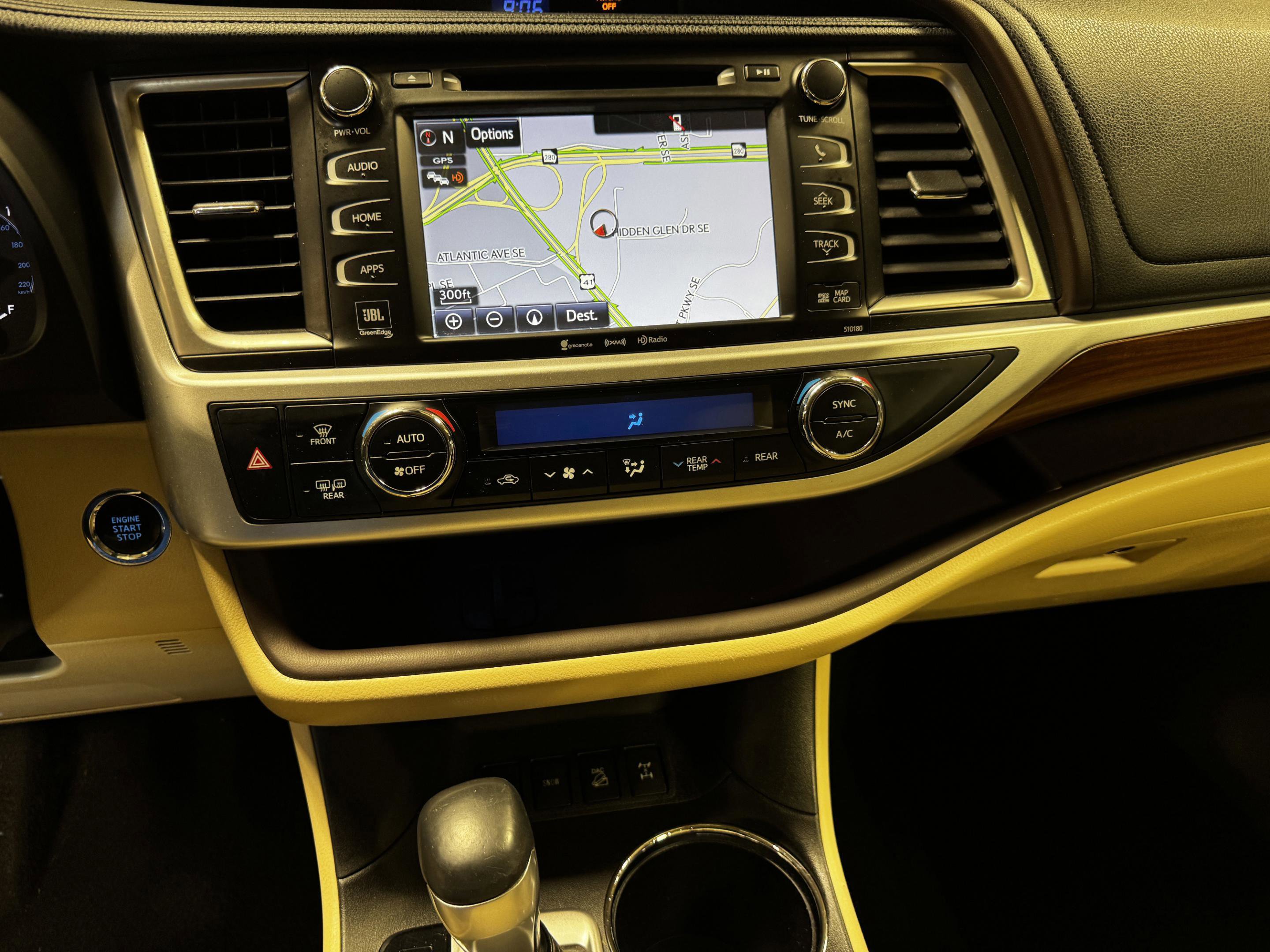 Used 2017 Toyota Highlander Limited AWD/4WD image 24