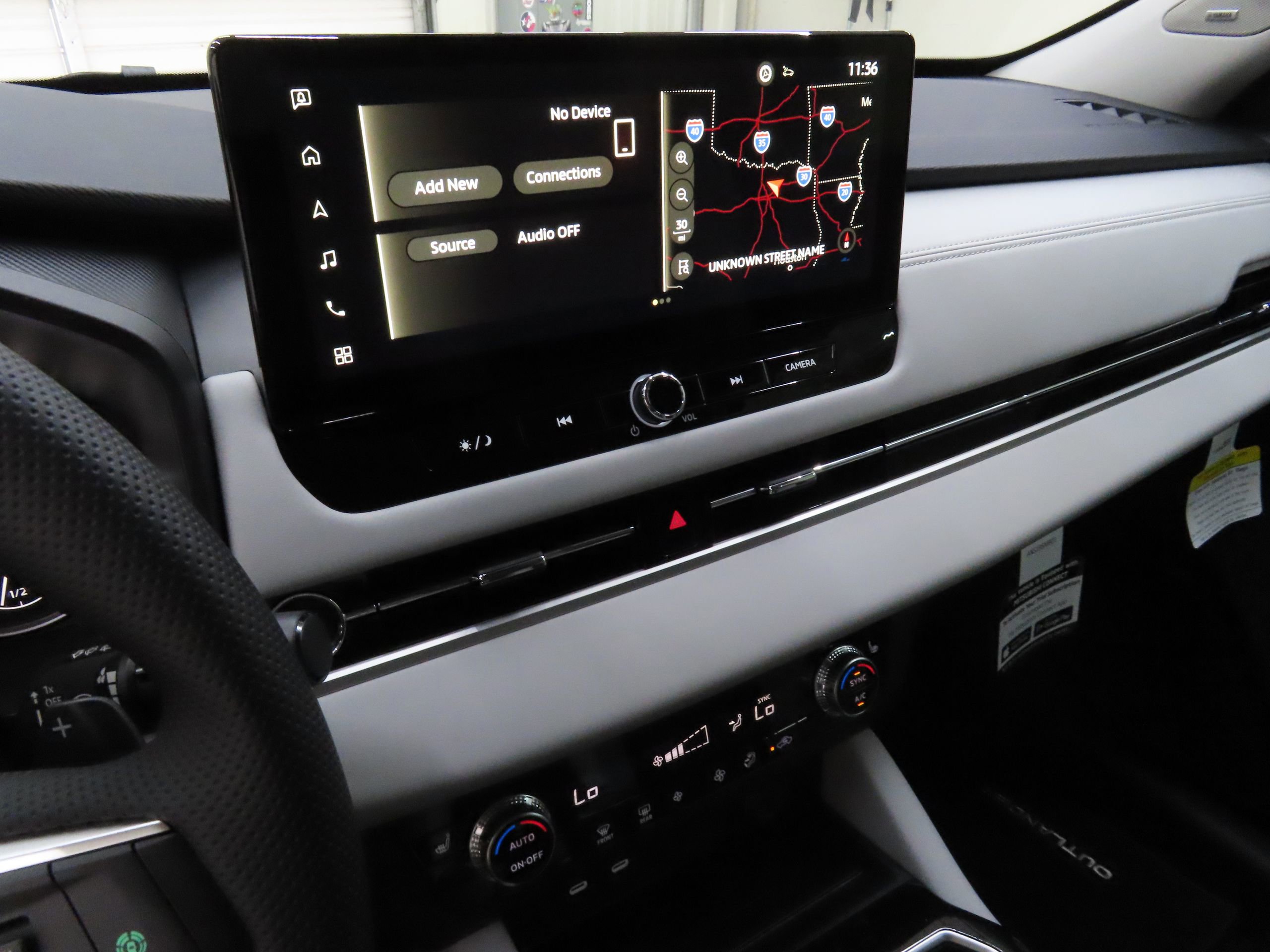 New 2025 Mitsubishi Outlander SE image 16