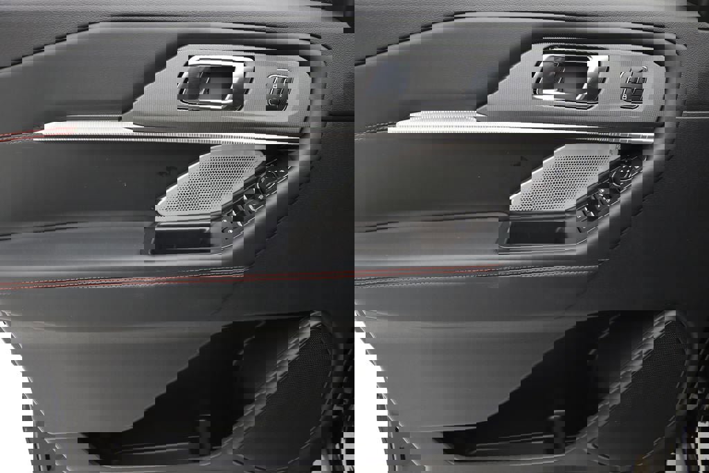 Used 2025 Ford Explorer ST image 17