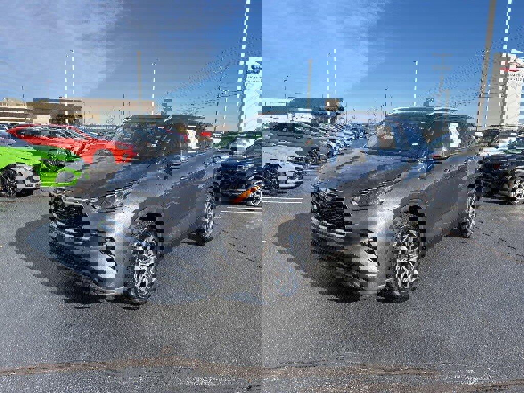 Used 2023 Toyota Highlander XLE