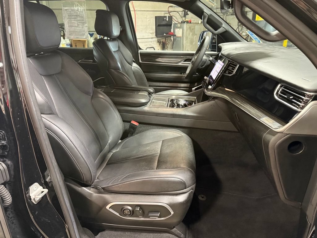 Certified 2022 Jeep Wagoneer Series III w/ Premium Group I AWD/4WD image 23