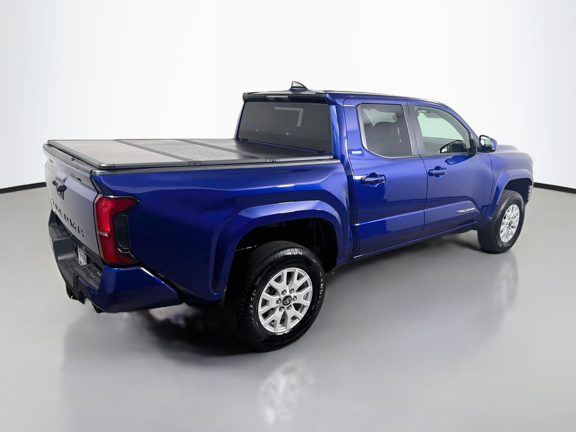 Certified 2025 Toyota Tacoma SR5 AWD/4WD image 7