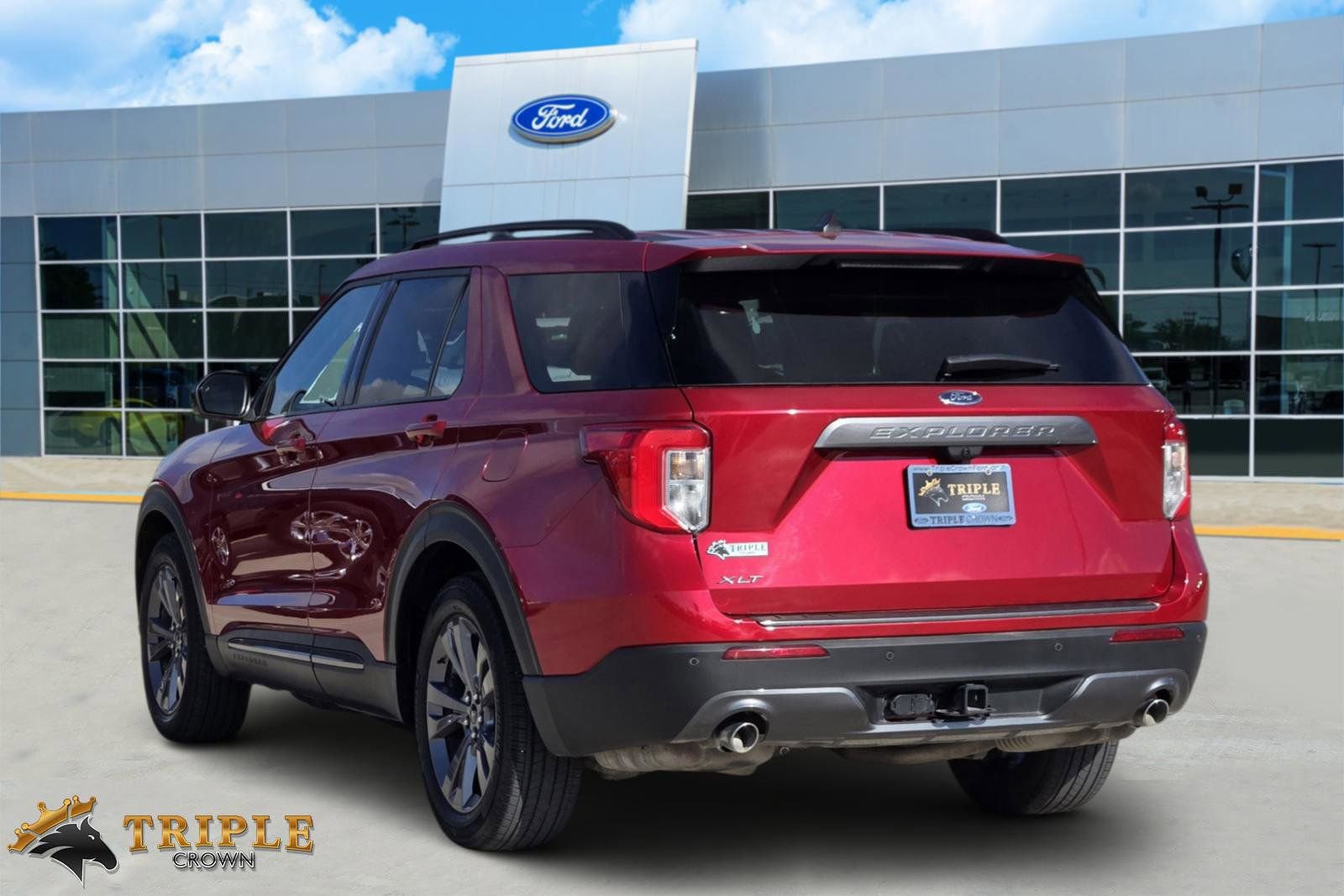 Certified 2024 Ford Explorer XLT w/ Equipment Group 202A image 4