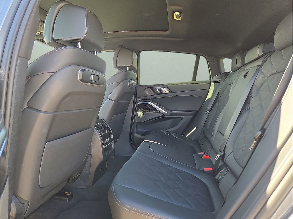 Used 2026 BMW X6 xDrive40i image 14