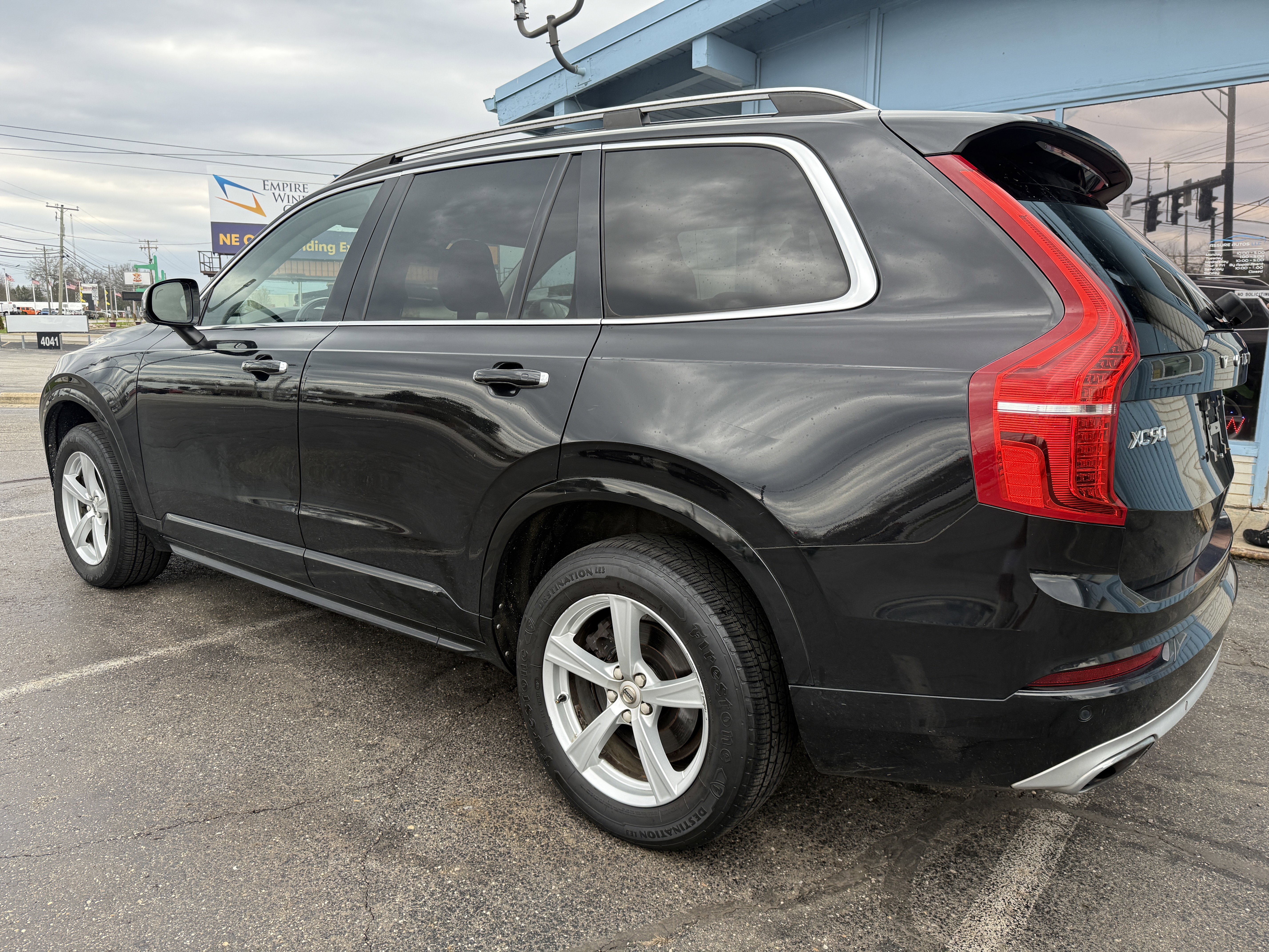 Used 2016 Volvo XC90 T5 Momentum image 3