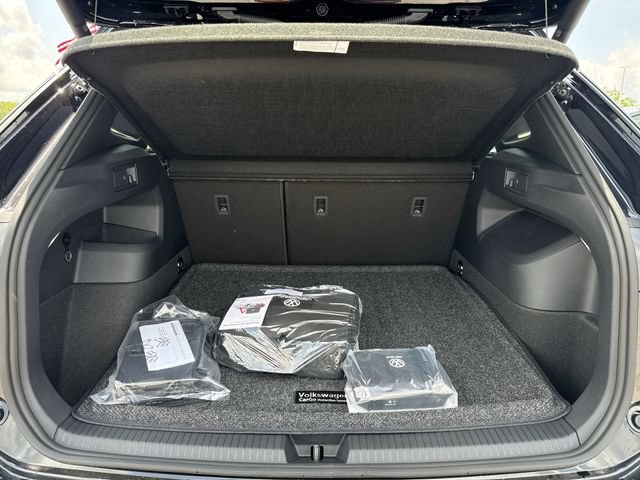 New 2026 Volkswagen Tiguan SE R-Line FWD image 26