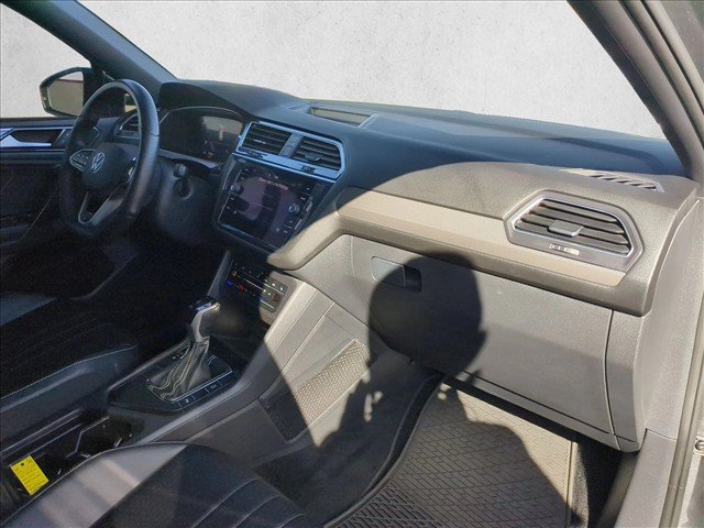 Used 2023 Volkswagen Tiguan SE R-Line FWD image 21