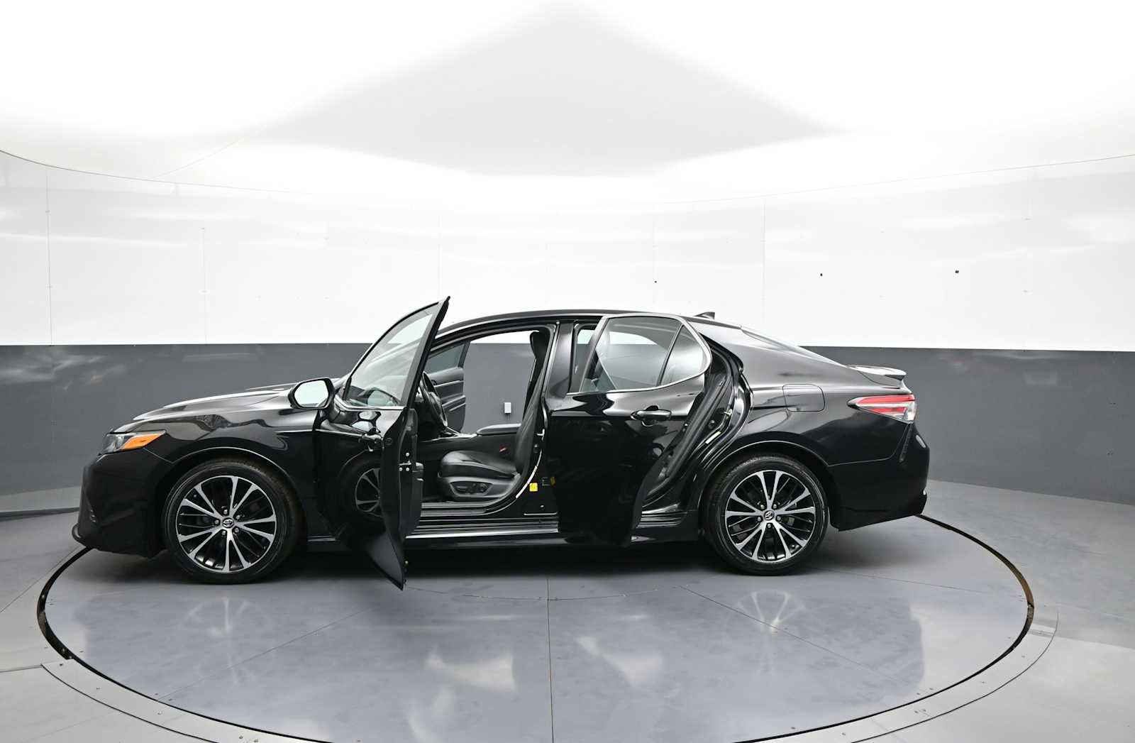 Certified 2019 Toyota Camry SE w/ Convenience Package FWD image 42