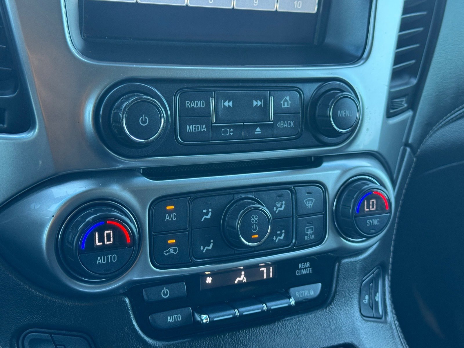 Used 2019 Chevrolet Suburban LT image 29