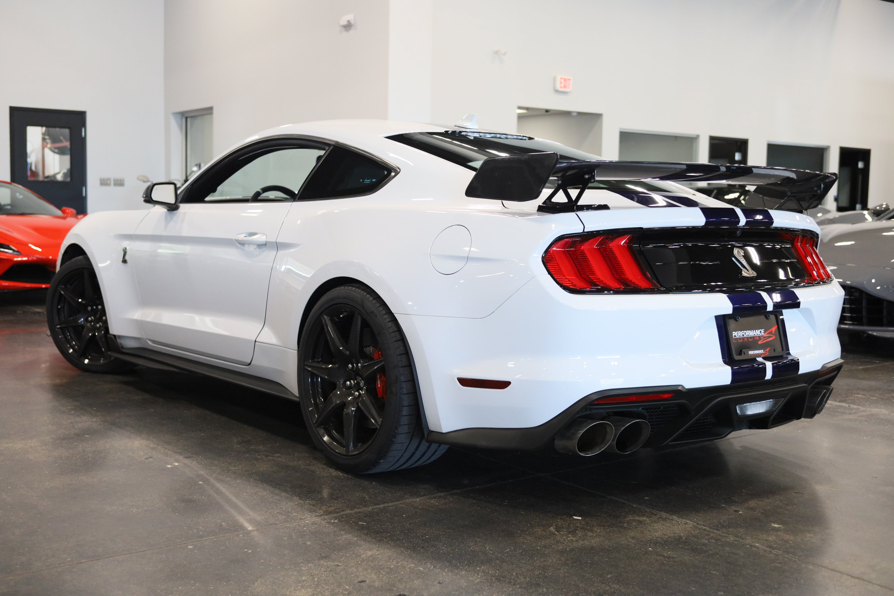 Used 2021 Ford Mustang Shelby GT500 w/ Carbon Fiber Track Pack RWD image 4