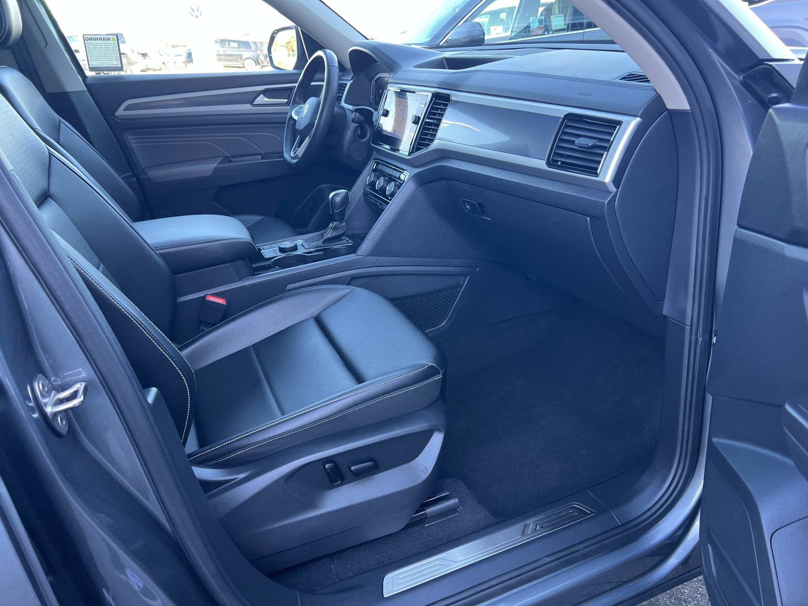 Certified 2022 Volkswagen Atlas SEL R-Line image 33