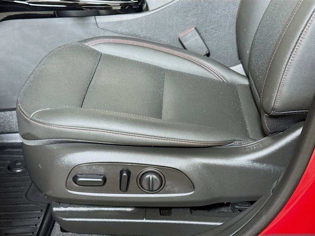 Certified 2026 Chevrolet Trax RS FWD image 16