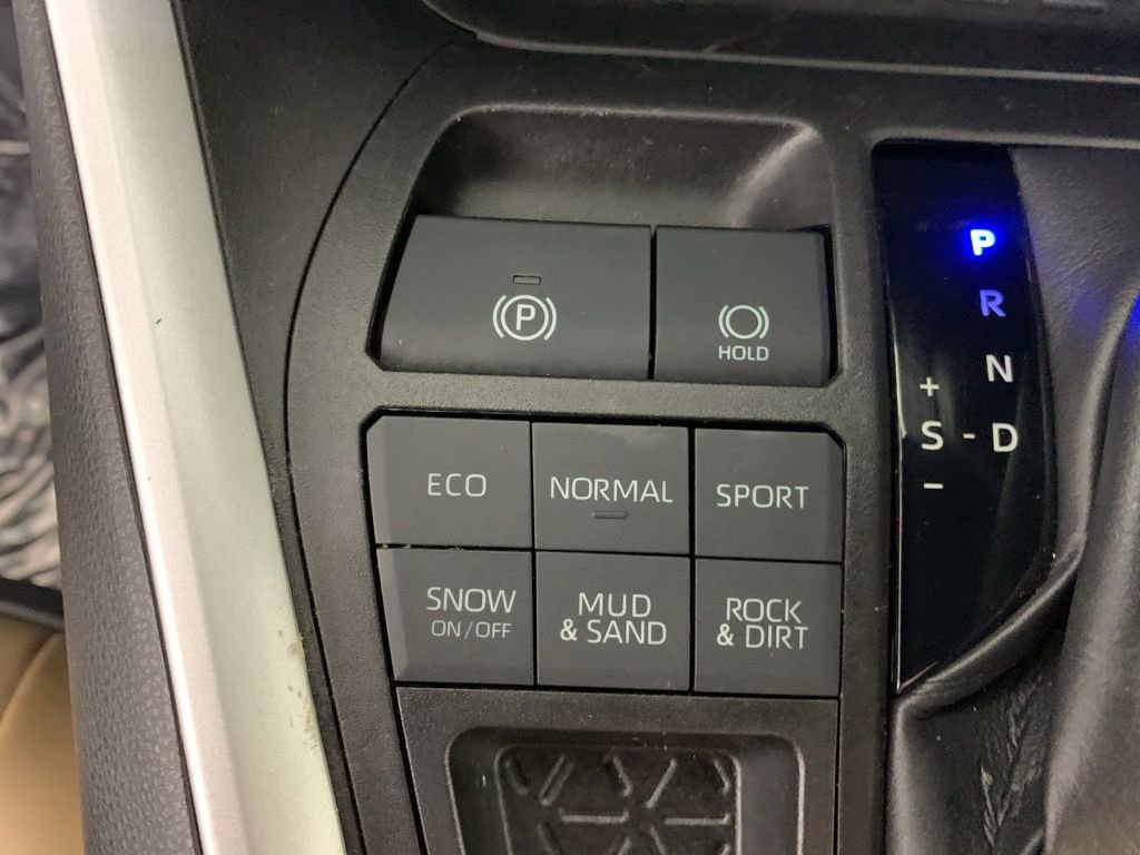 Used 2021 Toyota RAV4 XLE Premium AWD/4WD image 27