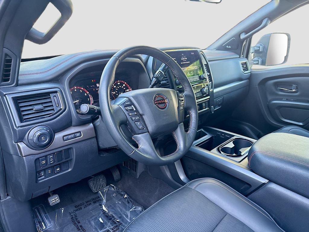 Used 2024 Nissan Titan PRO-4X AWD/4WD image 9