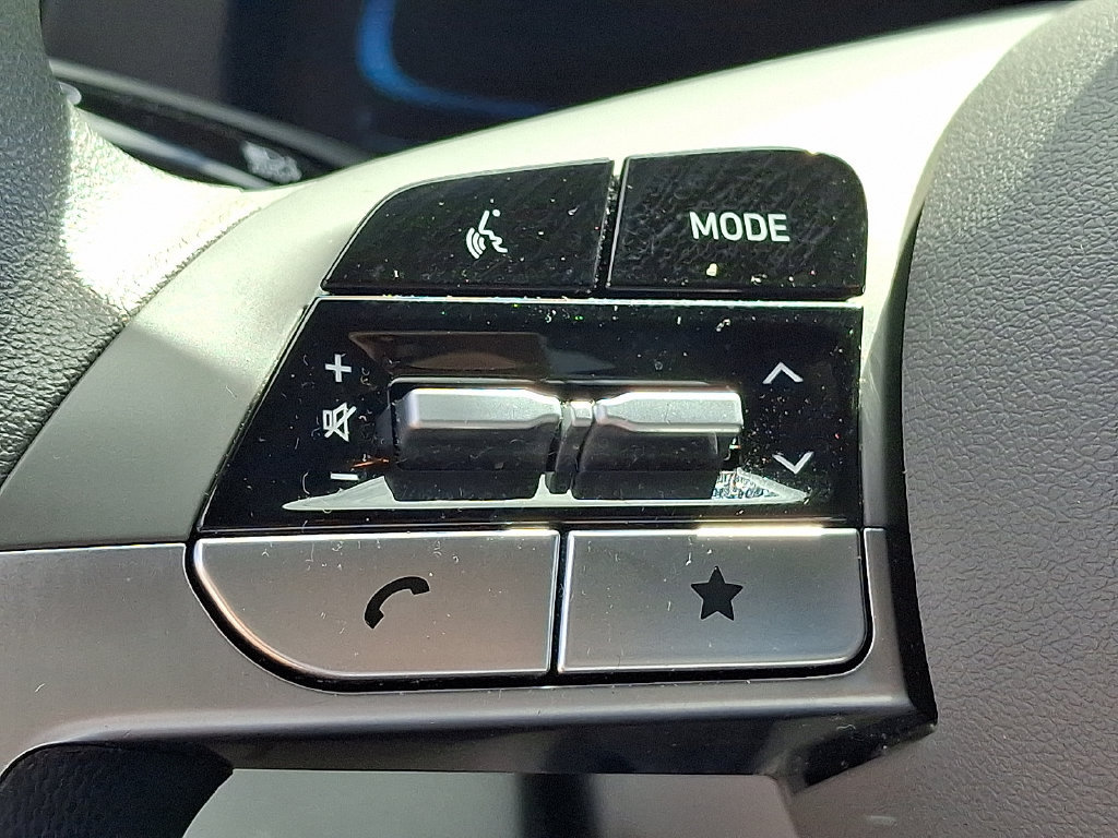 Used 2024 Hyundai Elantra SE FWD image 21