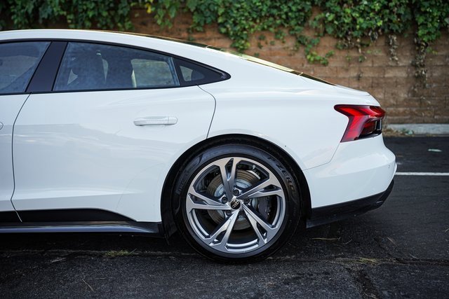 Used 2022 Audi e-tron GT Premium Plus image 6