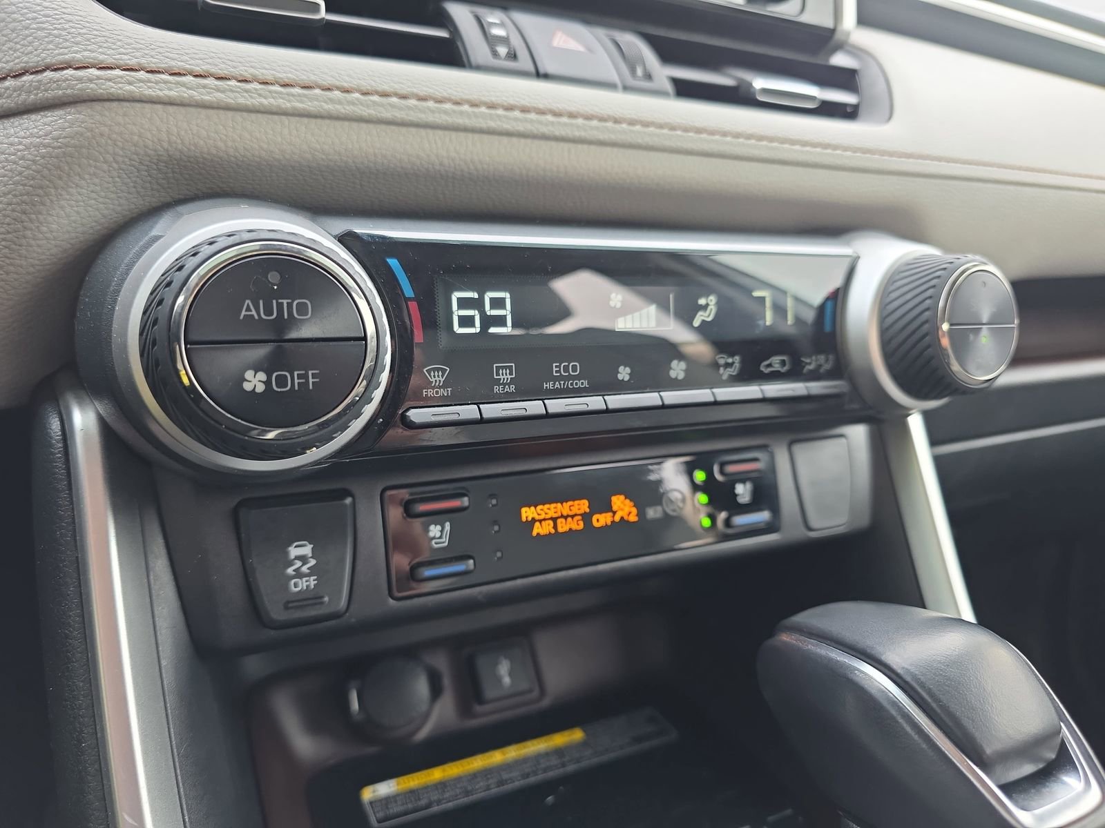 Used 2020 Toyota RAV4 Limited image 24