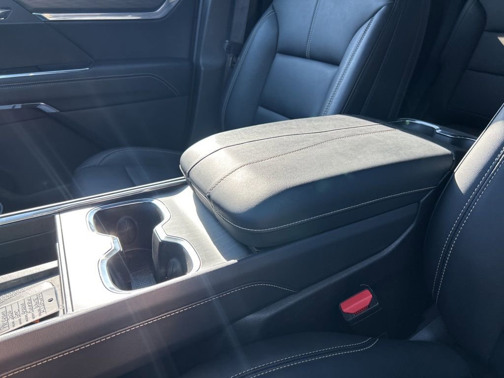 Used 2024 GMC Acadia Elevation image 34