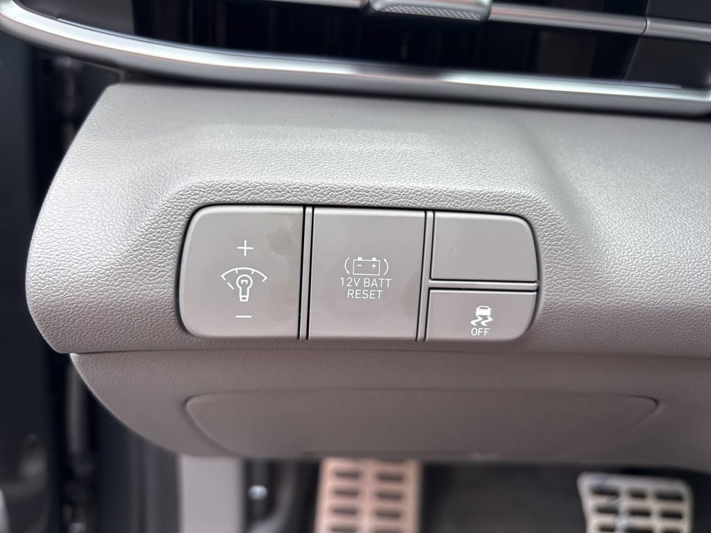 New 2025 Hyundai Elantra SEL FWD image 18