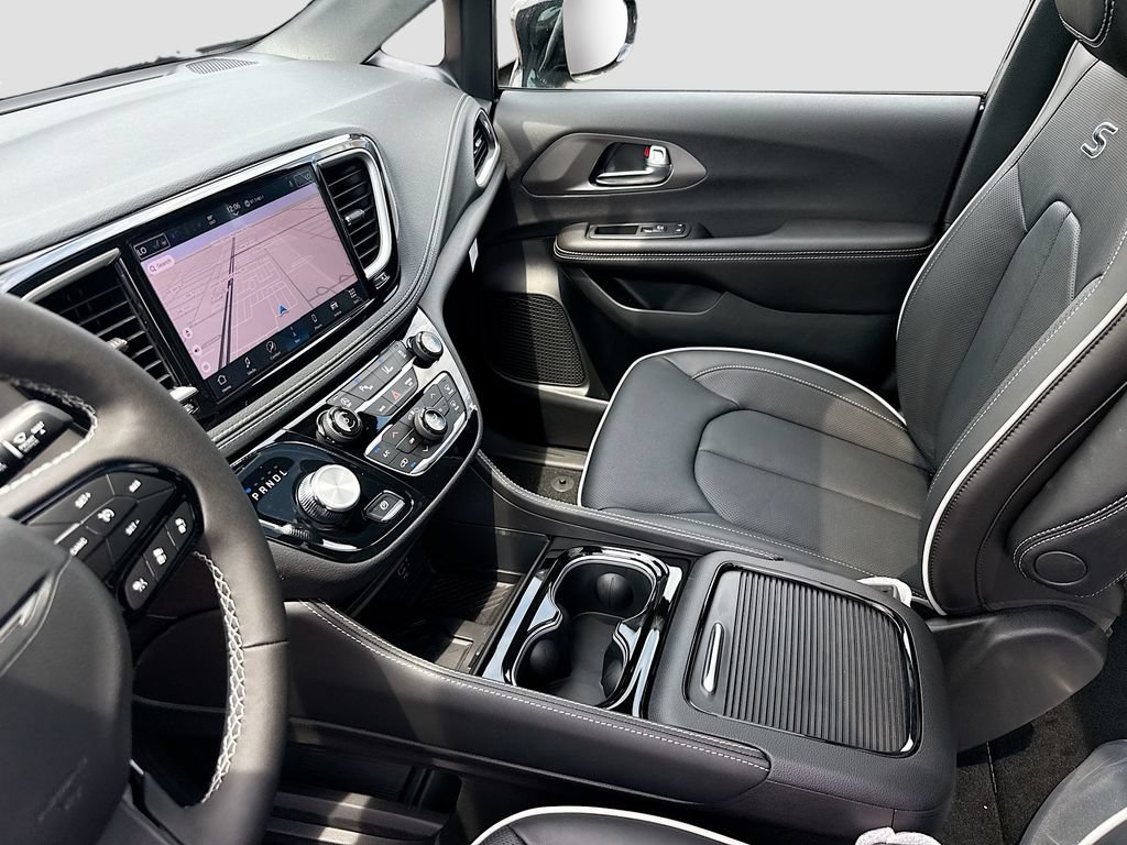 New 2027 Chrysler Pacifica Limited FWD image 25