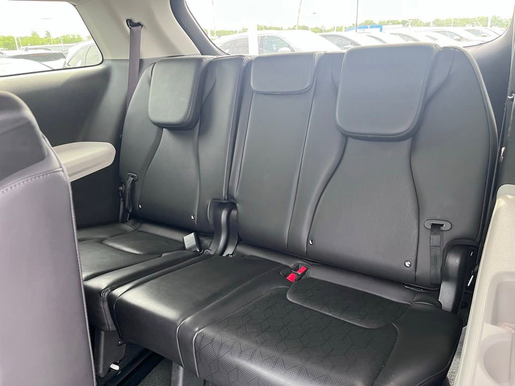 Used 2023 Kia Carnival LX FWD image 19