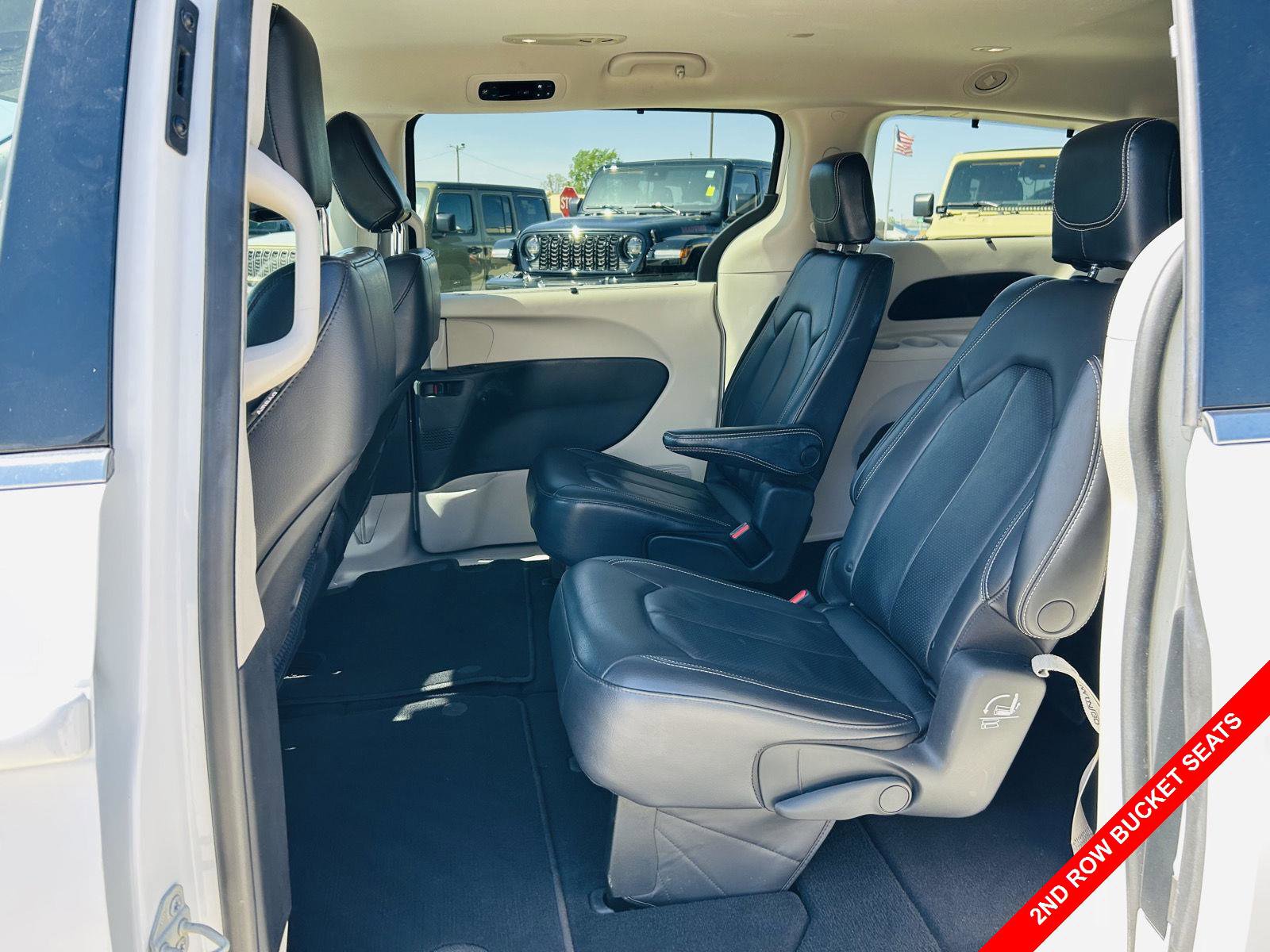 Used 2022 Chrysler Pacifica Touring-L FWD image 25