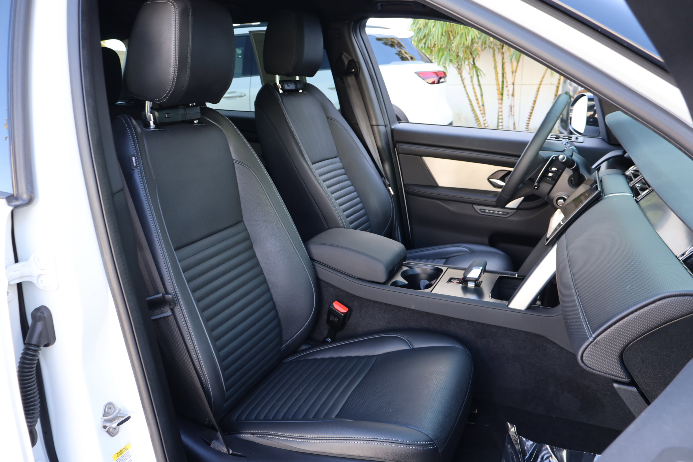 Used 2024 Land Rover Discovery Sport Dynamic SE image 21