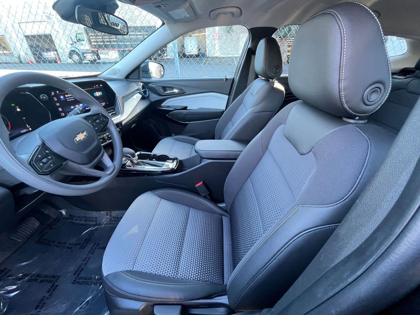 Used 2025 Chevrolet Trax LT image 24