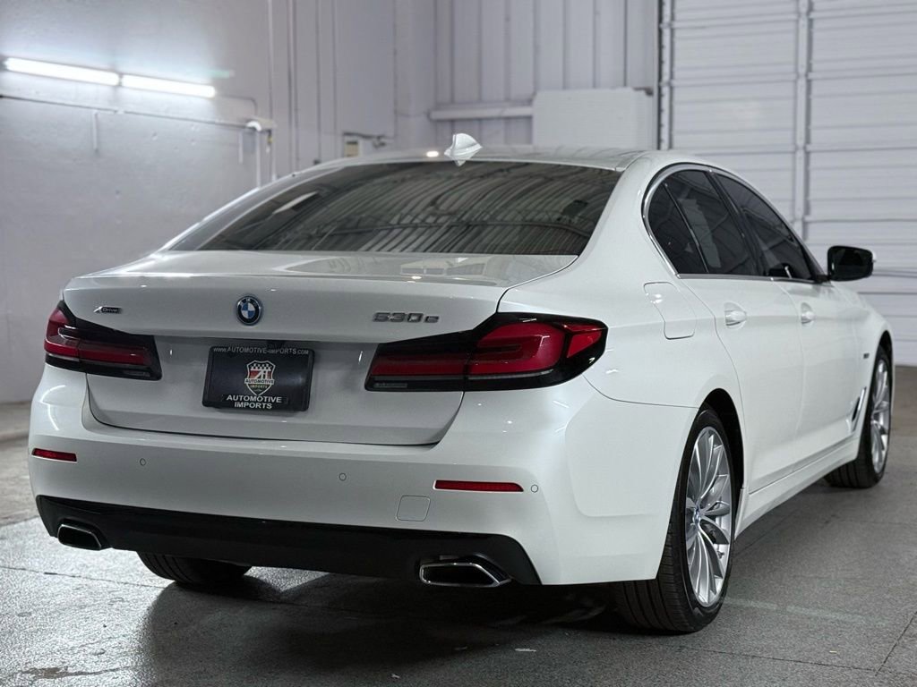 Used 2023 BMW 530e xDrive w/ Premium Package image 9