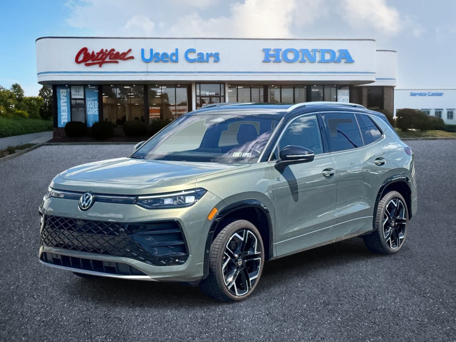 Used 2025 Volkswagen Tiguan SEL R-Line