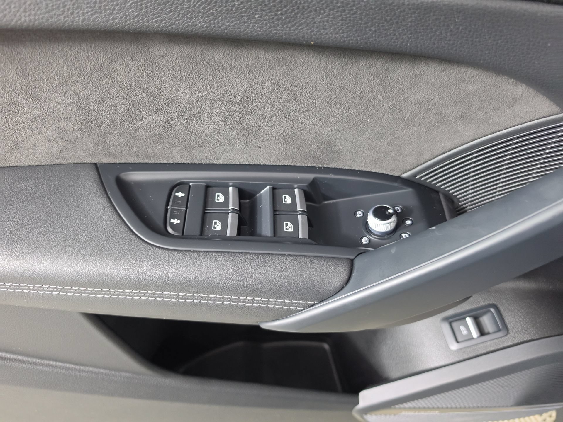 Used 2020 Audi SQ5 Prestige AWD/4WD image 19