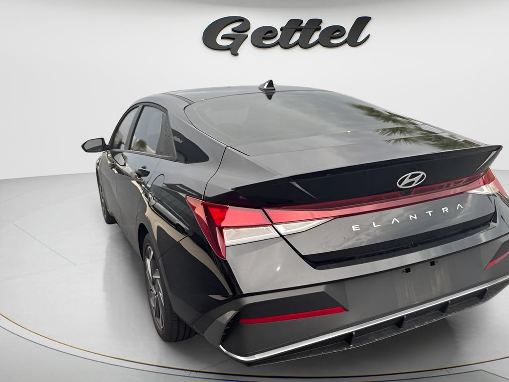 Certified 2025 Hyundai Elantra Sport FWD image 7