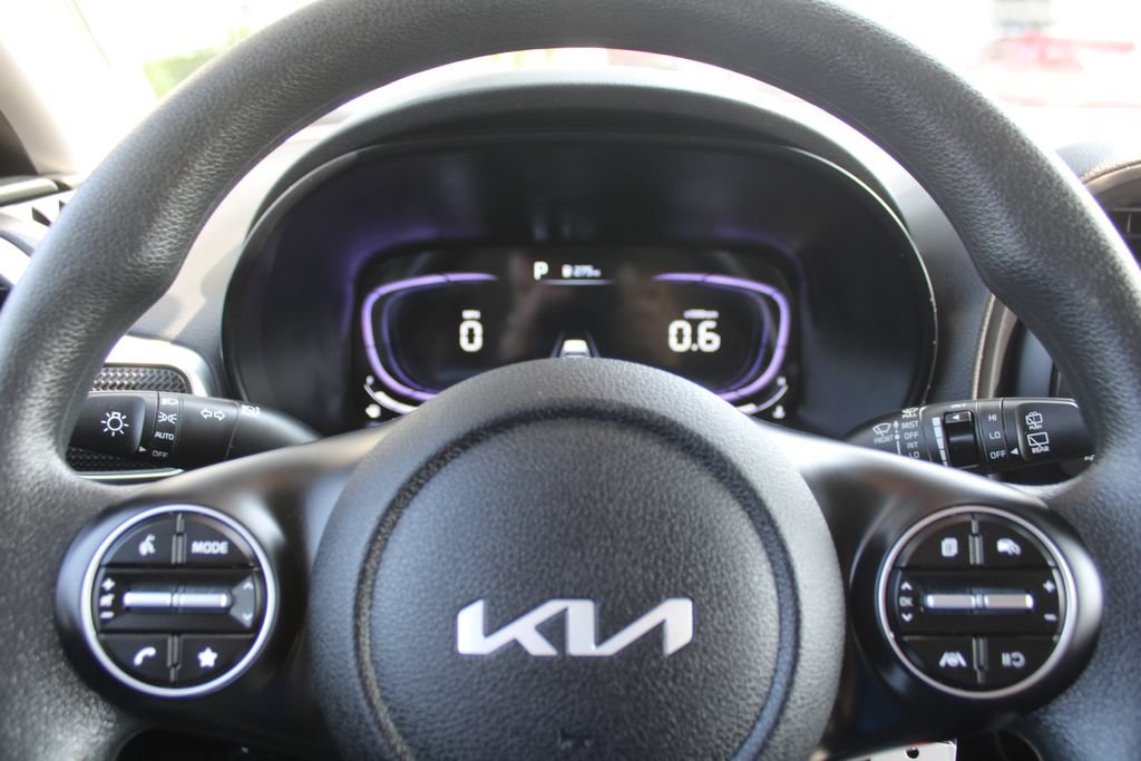 Certified 2025 Kia Soul LX w/ LX Technology Package FWD image 24