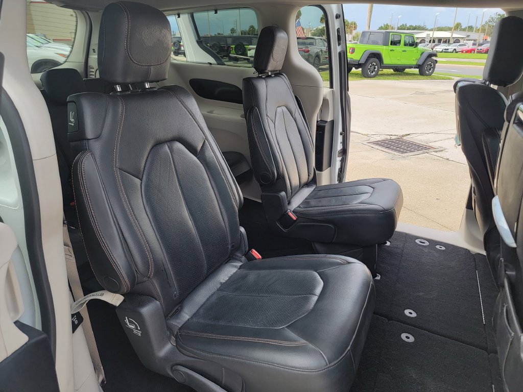 Used 2020 Chrysler Pacifica Touring-L Plus FWD image 16