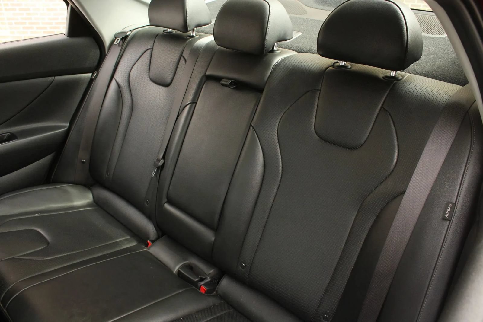 Used 2025 Hyundai Elantra Limited FWD image 16