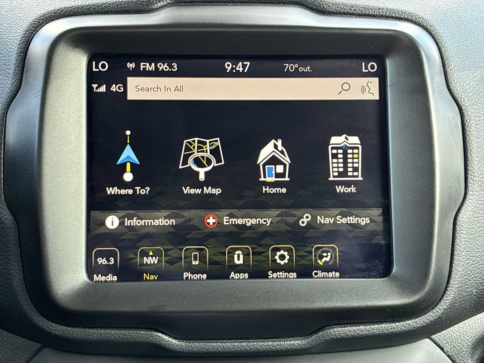 Certified 2023 Jeep Renegade Latitude AWD/4WD image 19