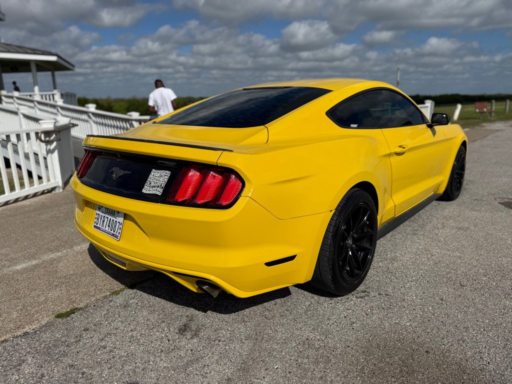 Used 2016 Ford Mustang Coupe image 5