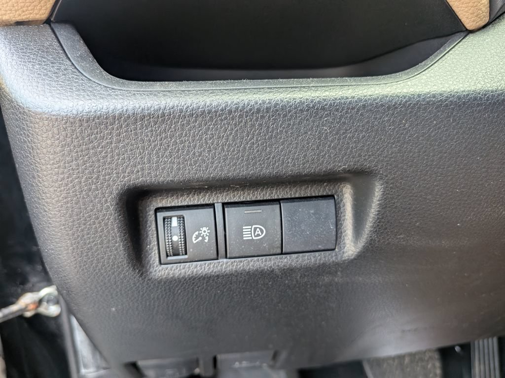 Used 2020 Toyota RAV4 XLE w/ All Weather Liner Package AWD/4WD image 27